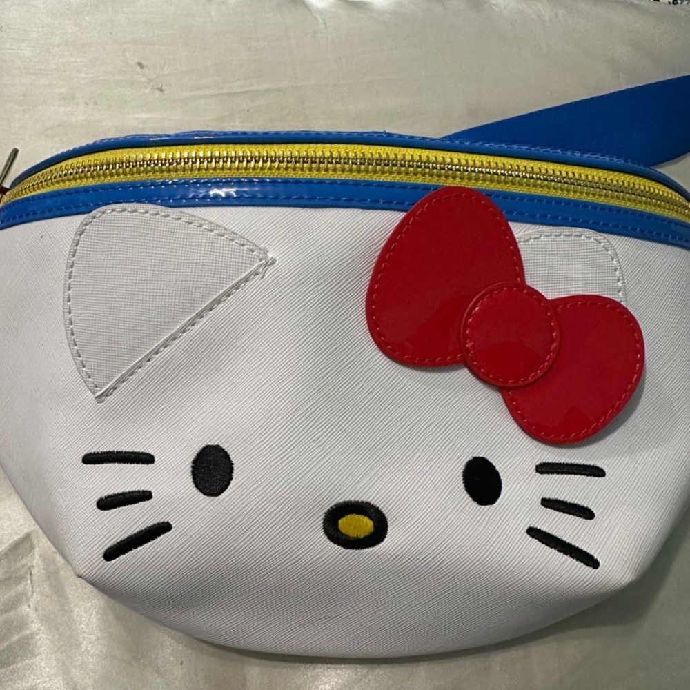 Hello Kitty Fanny pack - Picture 2 of 5